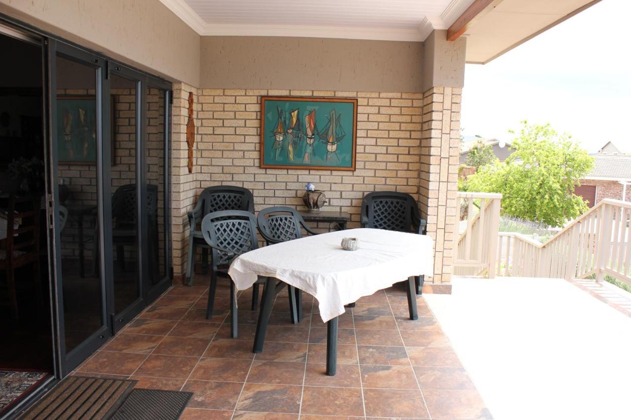 Traveller'S Rest, Reebok Bed & Breakfast Mossel Bay Exterior foto