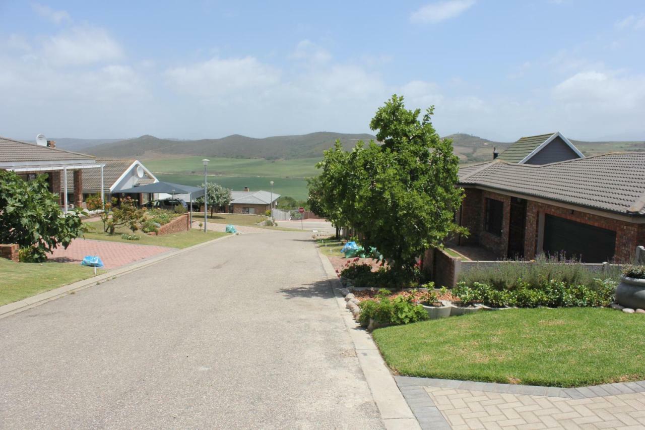 Traveller'S Rest, Reebok Bed & Breakfast Mossel Bay Exterior foto
