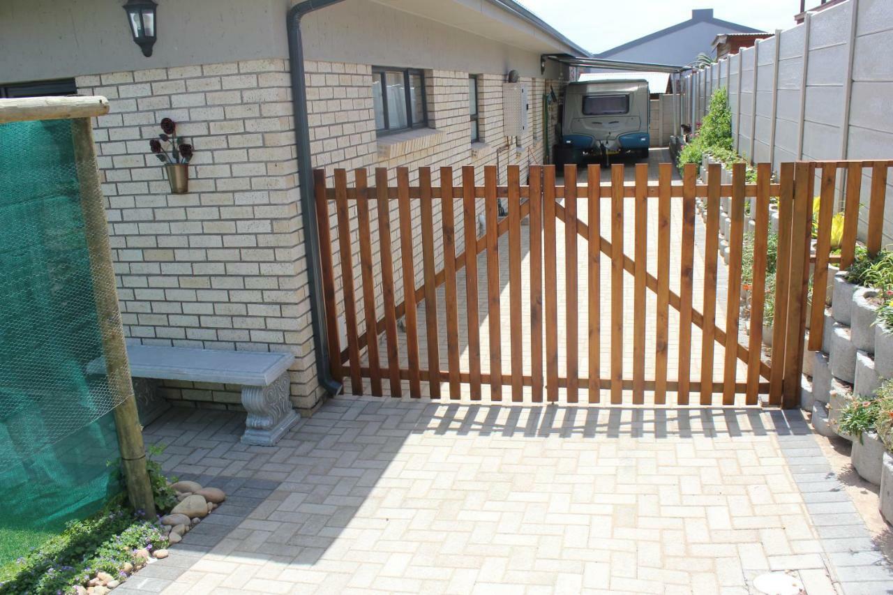 Traveller'S Rest, Reebok Bed & Breakfast Mossel Bay Exterior foto